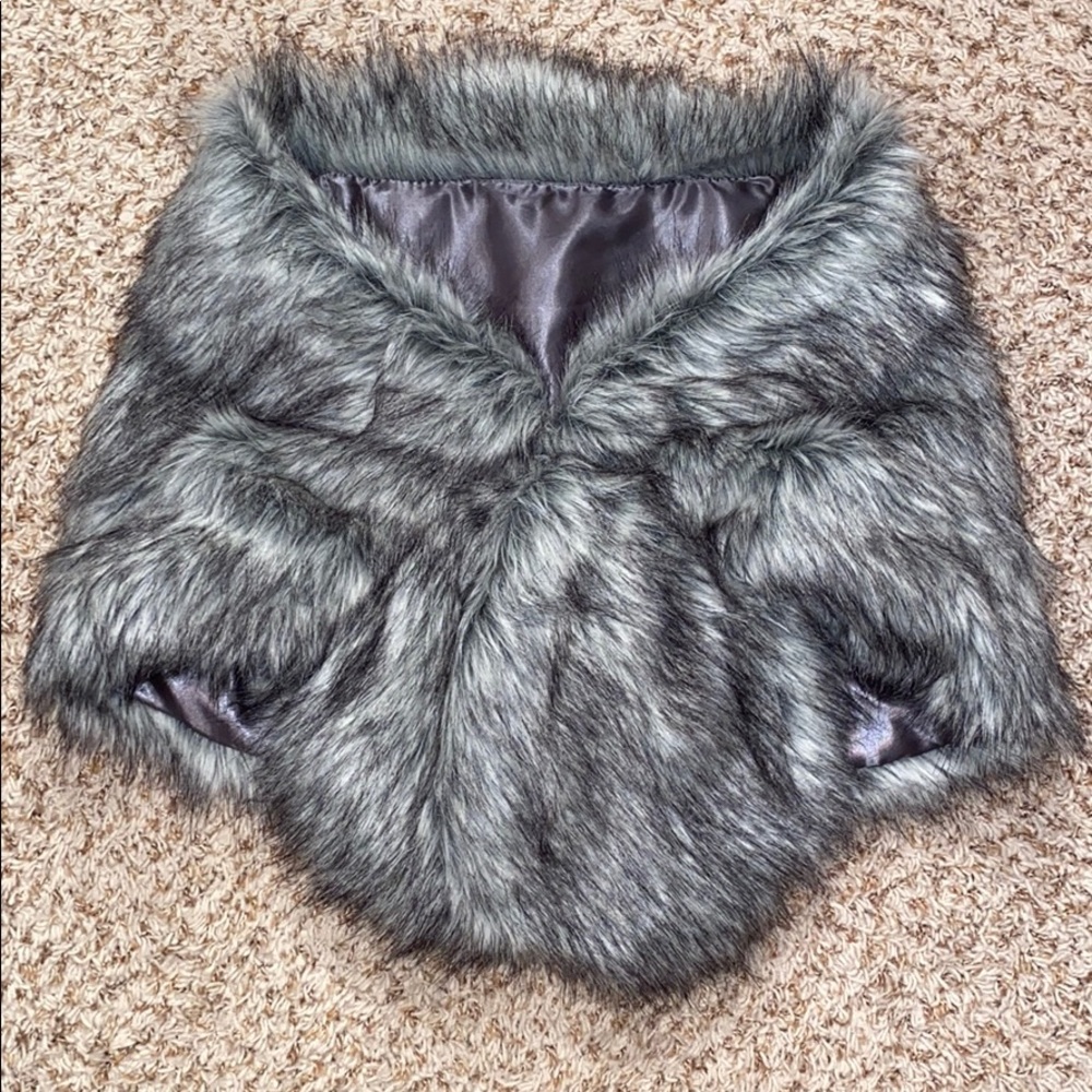 Women’s Fur Shawl. One Size.